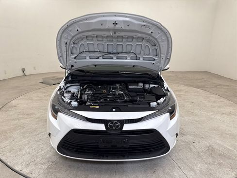 Used 2026 Toyota Corolla LE FWD image 11