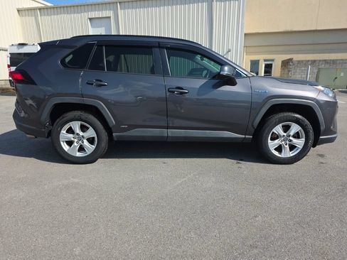 Used 2019 Toyota RAV4 LE AWD/4WD image 4