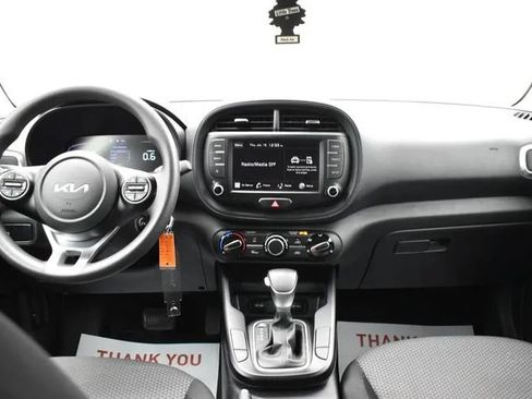 Used 2023 Kia Soul LX w/ LX Technology Package FWD image 19