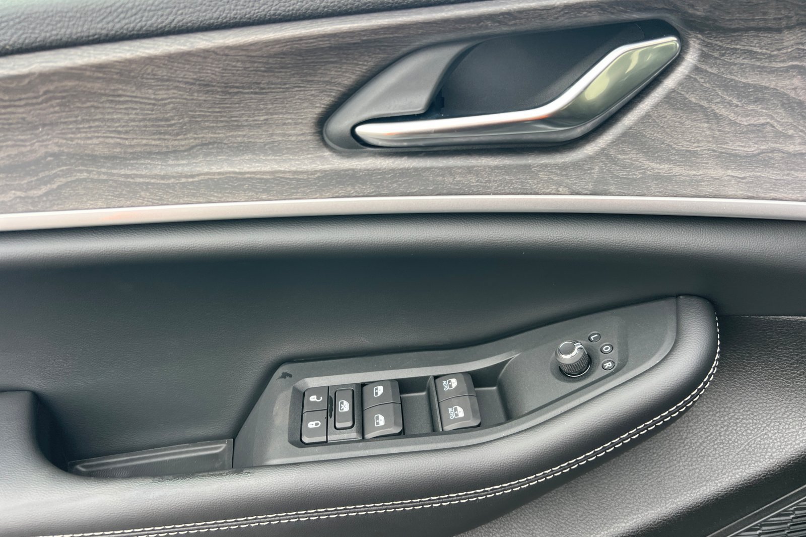 New 2026 Jeep Grand Cherokee Altitude AWD/4WD image 14