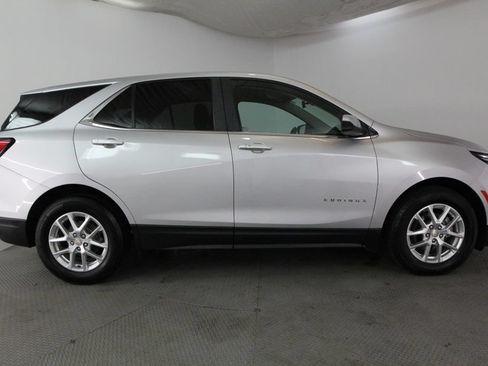 Used 2022 Chevrolet Equinox LT w/ Driver Convenience Package FWD image 5