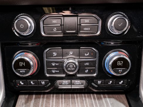 Used 2024 GMC Yukon Denali w/ Denali Reserve Package image 23