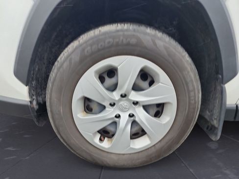 Certified 2021 Toyota RAV4 LE image 14