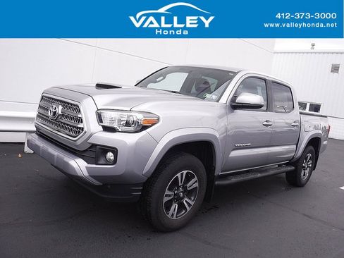 Used 2017 Toyota Tacoma TRD Sport image 1
