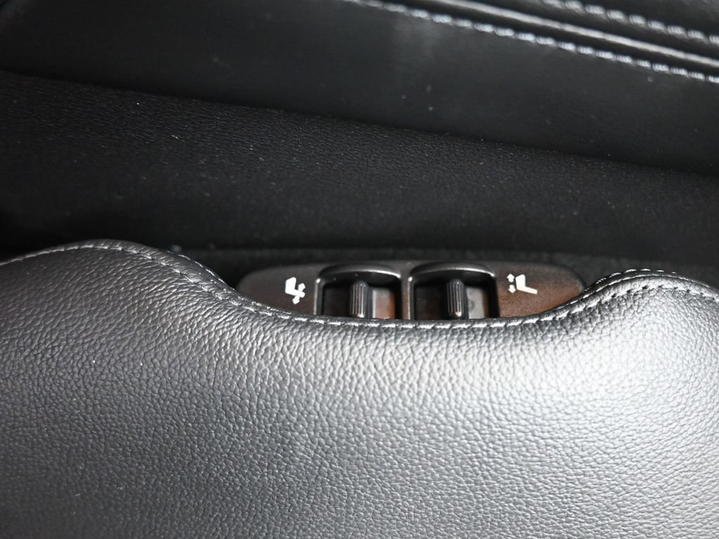 Used 2023 Nissan Z w/ Floor Mat Package (L93) RWD image 34