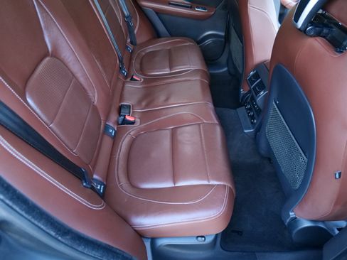 Used 2019 Jaguar F-PACE S image 41