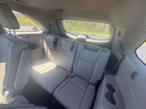 Used 2017 Toyota Highlander Limited w/ Carpet Mat Package image 15