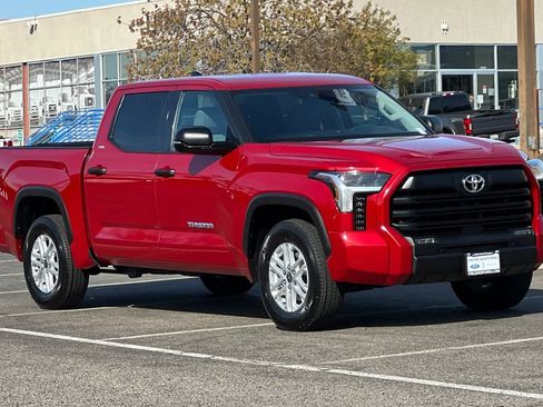 Used 2022 Toyota Tundra SR5 w/ Convenience Package image 10