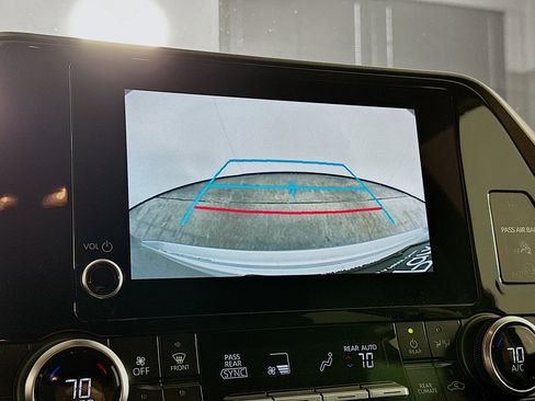 Used 2025 Toyota Highlander LE image 23