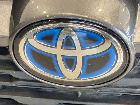 Used 2021 Toyota RAV4 LE AWD/4WD image 10