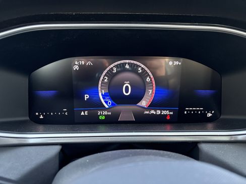 Certified 2025 Volkswagen Taos SE image 22