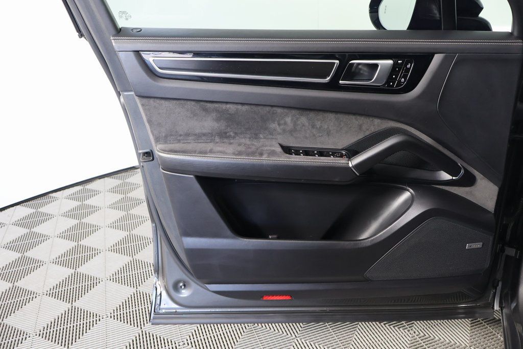 Used 2021 Porsche Cayenne GTS AWD/4WD image 12