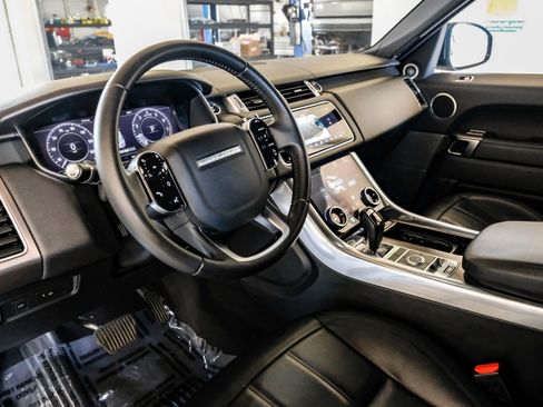 Used 2018 Land Rover Range Rover Sport SE AWD/4WD image 2