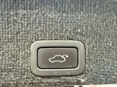 Used 2015 Volvo XC60 T6 image 10