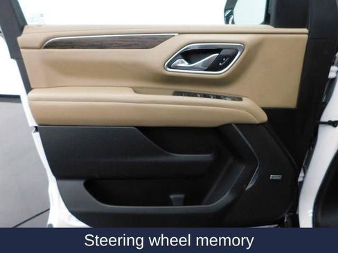 Used 2021 Chevrolet Suburban Premier w/ Premium Package image 22