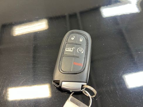 Used 2020 Jeep Cherokee Limited w/ Technology Group AWD/4WD image 35