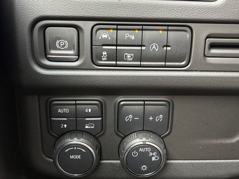Used 2024 Chevrolet Suburban RST w/ Luxury Package AWD/4WD image 10