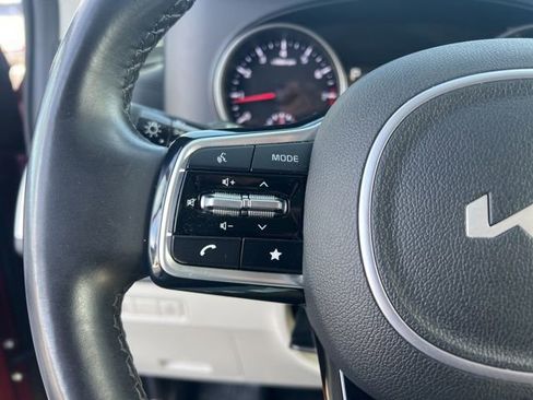Certified 2024 Kia Carnival LX image 16