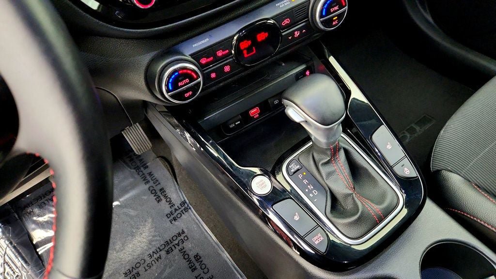 Used 2022 Kia Soul Turbo FWD image 17
