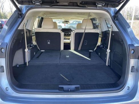 Used 2023 Toyota Highlander XLE image 13
