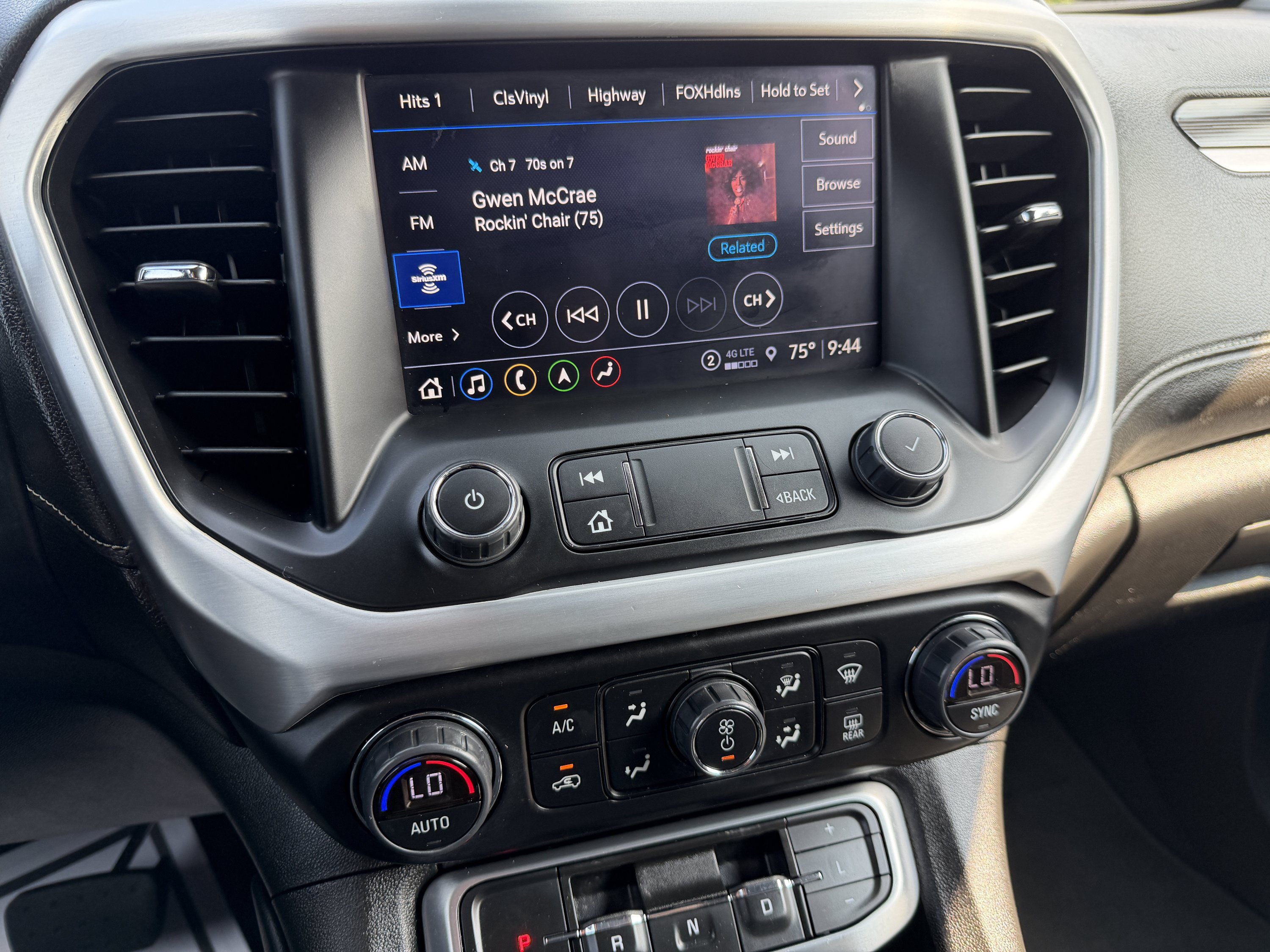Used 2023 GMC Acadia SLT w/ Preferred Package AWD/4WD image 28