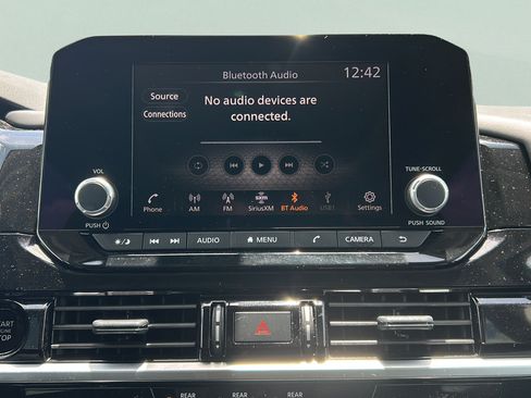 Used 2025 Nissan Pathfinder SV w/ SV Premium Package FWD image 22