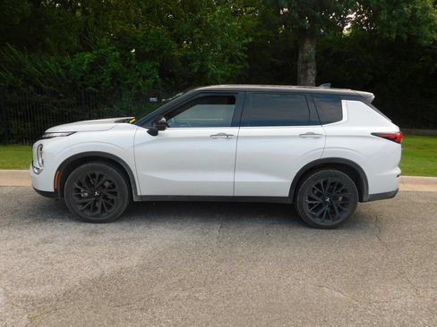 Used 2023 Mitsubishi Outlander SEL Black Edition AWD/4WD image 2