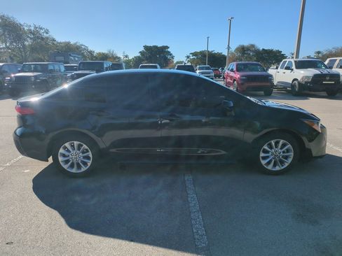 Used 2021 Toyota Corolla LE image 5