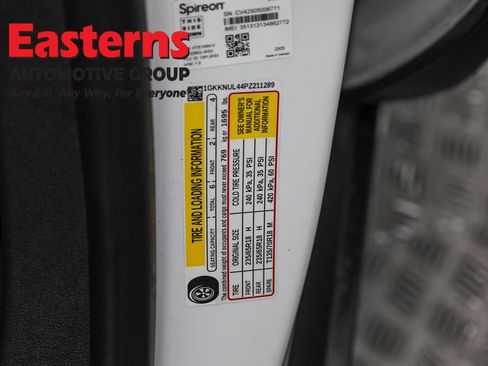 Used 2023 GMC Acadia SLT image 39