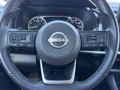 Used 2022 Nissan Pathfinder SV image 3