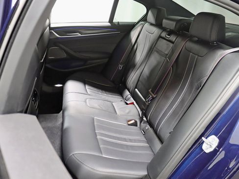 Used 2022 BMW M550i xDrive image 33