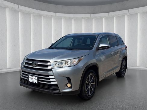 Used 2018 Toyota Highlander XLE AWD/4WD image 1
