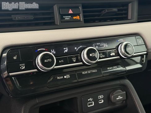 Certified 2024 Honda Pilot Touring image 23