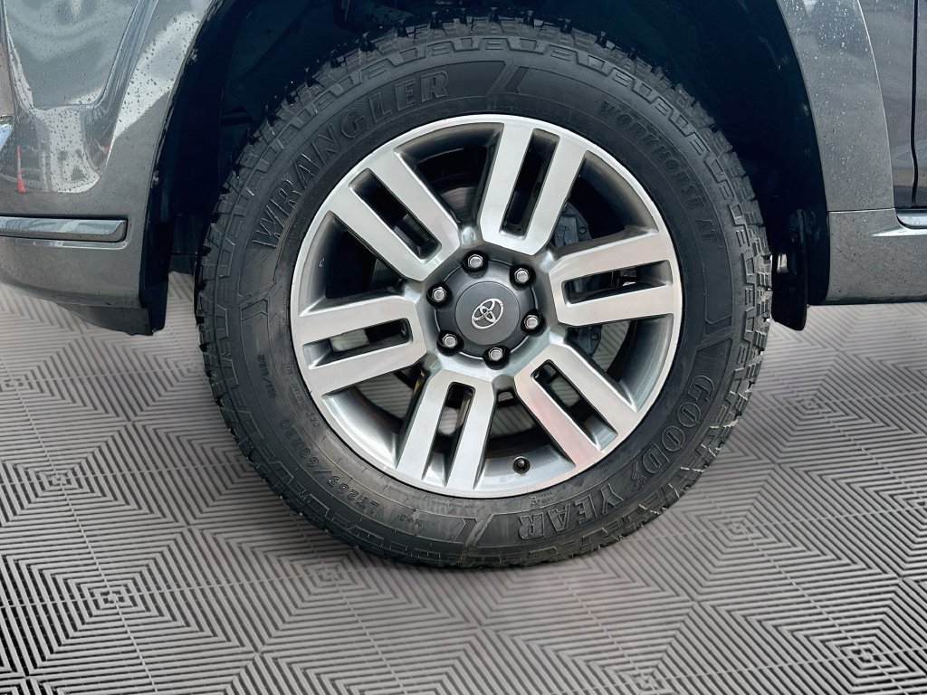 Used 2022 Toyota 4Runner TRD Sport AWD/4WD image 30