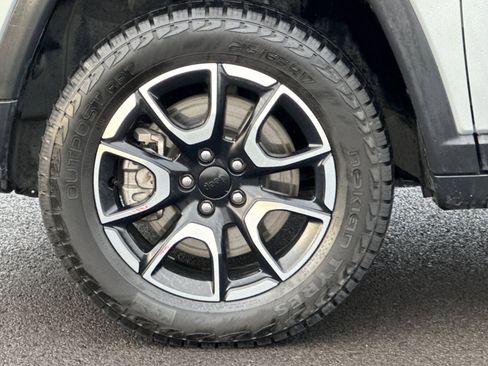 Used 2024 Jeep Compass Trailhawk image 31