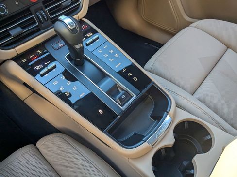 New 2026 Porsche Macan image 21