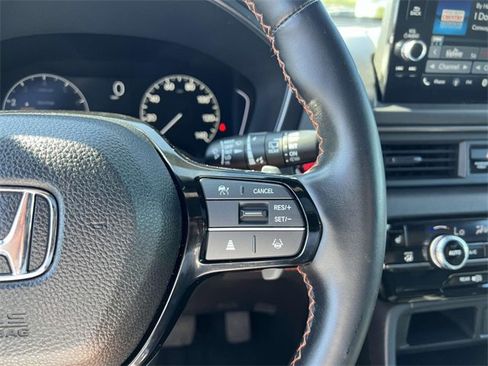 Used 2025 Honda Pilot TrailSport image 18