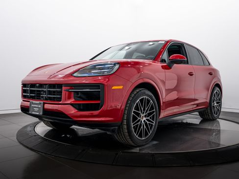Certified 2025 Porsche Cayenne image 1