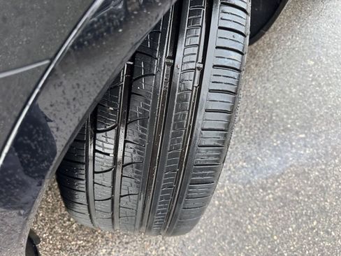 Used 2023 Porsche Cayenne Platinum Edition image 24