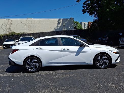 Certified 2025 Hyundai Elantra Sport FWD image 7