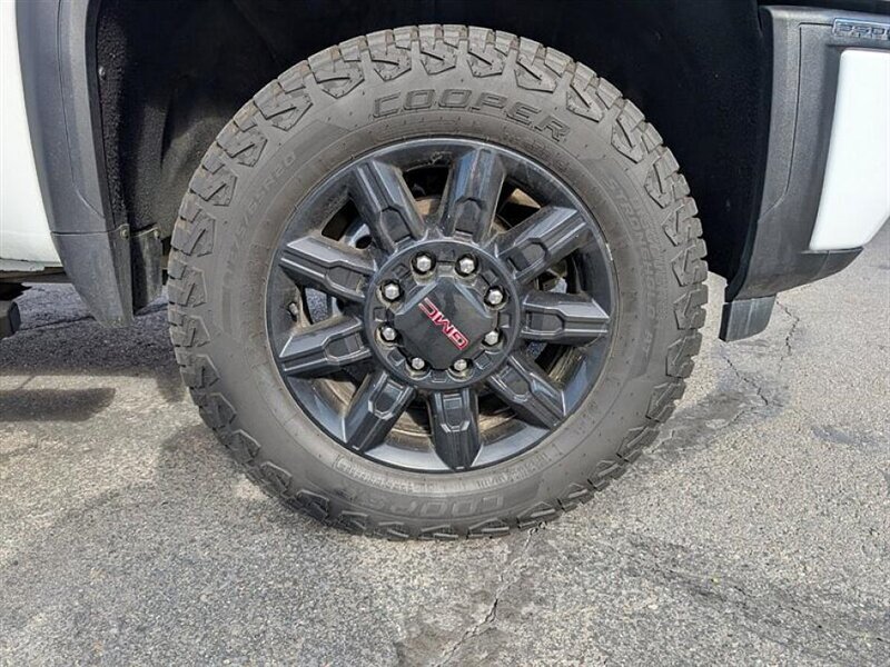 Used 2024 GMC Sierra 3500 AT4 AWD/4WD image 13
