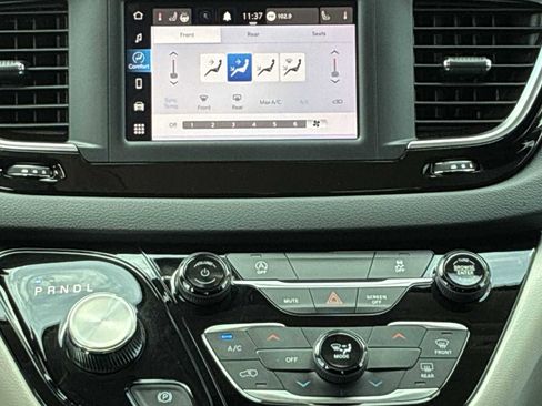 Certified 2023 Chrysler Voyager LX FWD image 16
