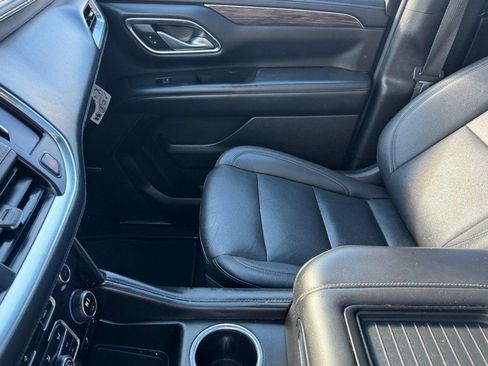 Used 2022 Chevrolet Suburban LT w/ Luxury Package image 15