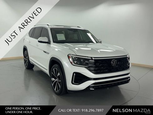 Used 2024 Volkswagen Atlas SEL Premium R-Line AWD/4WD image 4