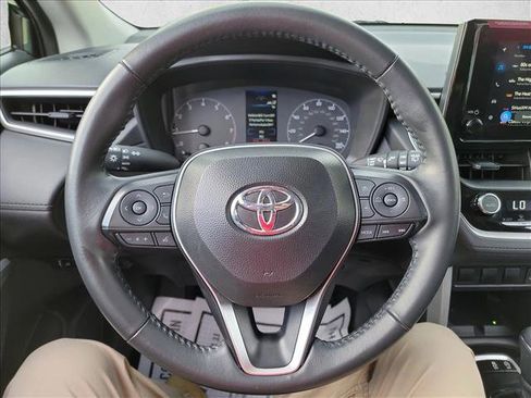 Used 2025 Toyota Corolla Cross LE FWD image 19