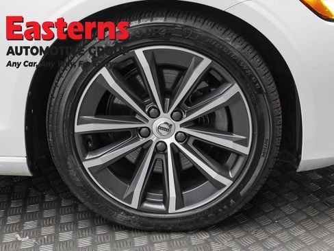 Used 2022 Volvo S60 B5 Momentum image 31