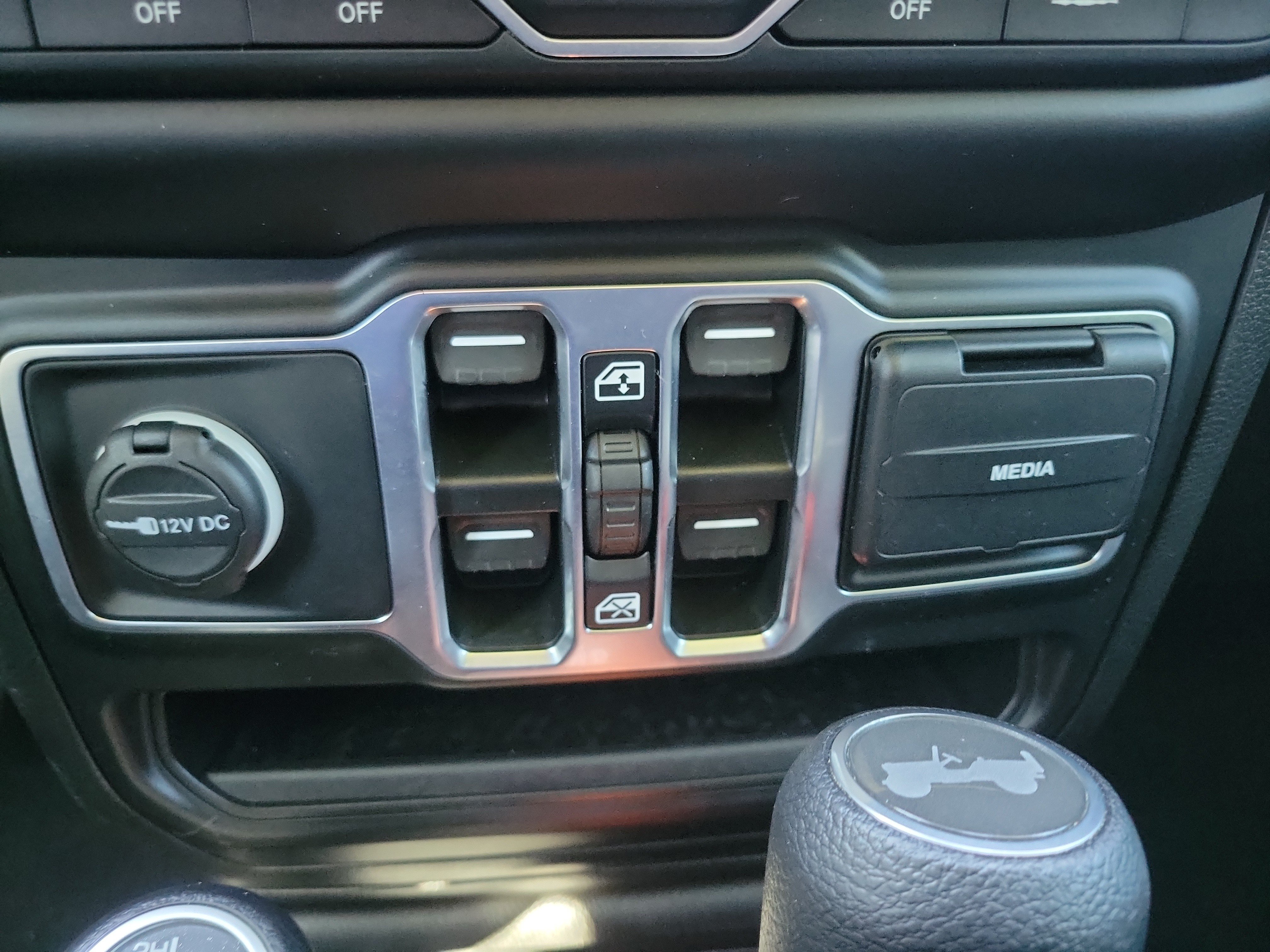 Used 2021 Jeep Wrangler Unlimited Sahara w/ LED Lighting Group AWD/4WD image 28