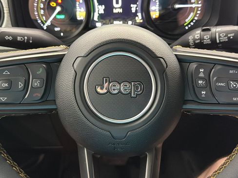 Used 2024 Jeep Wrangler Unlimited AWD/4WD image 28