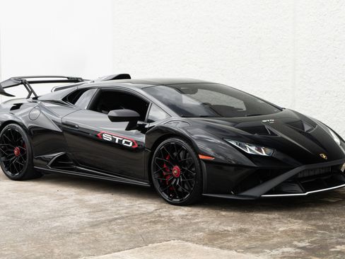 Used 2022 Lamborghini Huracan STO image 7