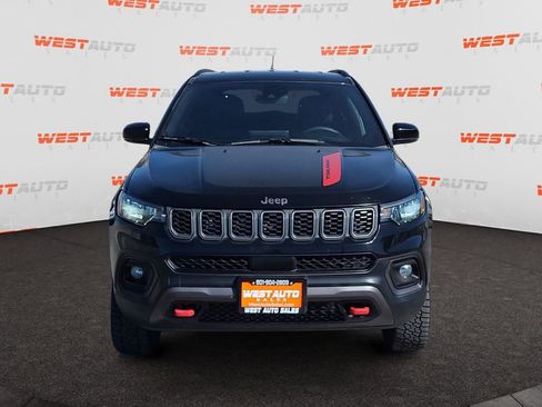 Used 2025 Jeep Compass Trailhawk image 8